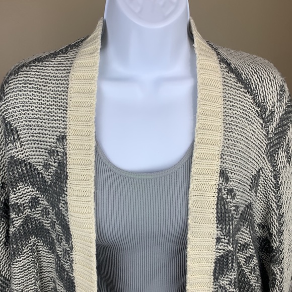 Cardigan - Picture 2 of 9